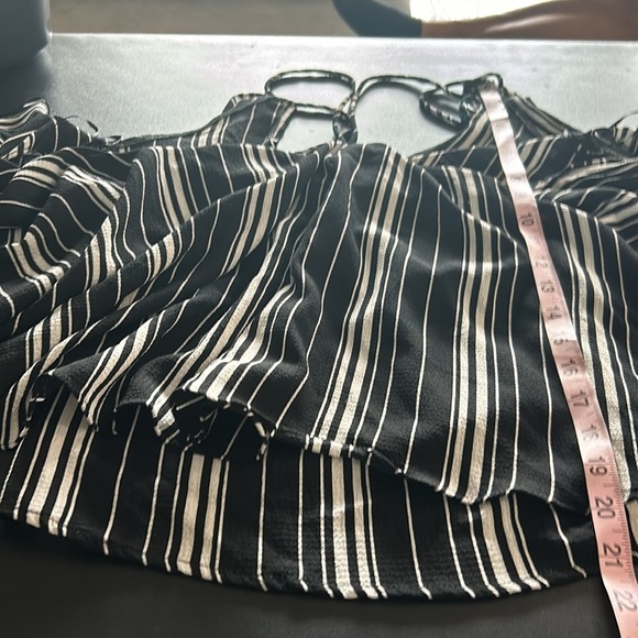 Cal’s Cold Shoulder Striped Blouse Size S (338)‎ - Picture 11 of 11